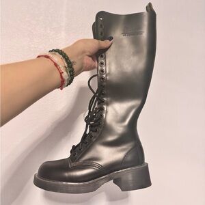 Like new!!! Dr martens MADE IN ENGLAND